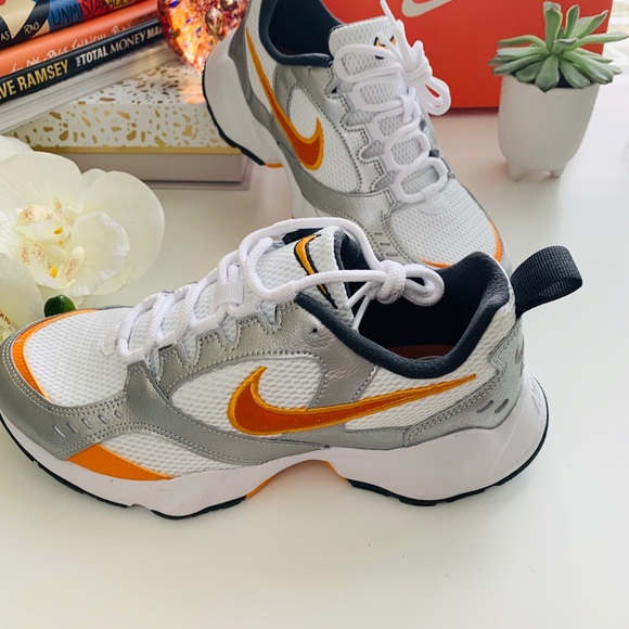 Nike Air Heights - Picture 2 of 9